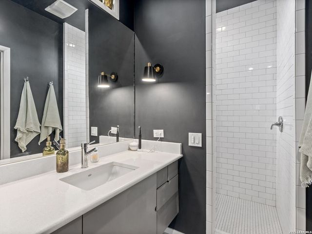 325 LAVACA ST, San Antonio, TX 78210