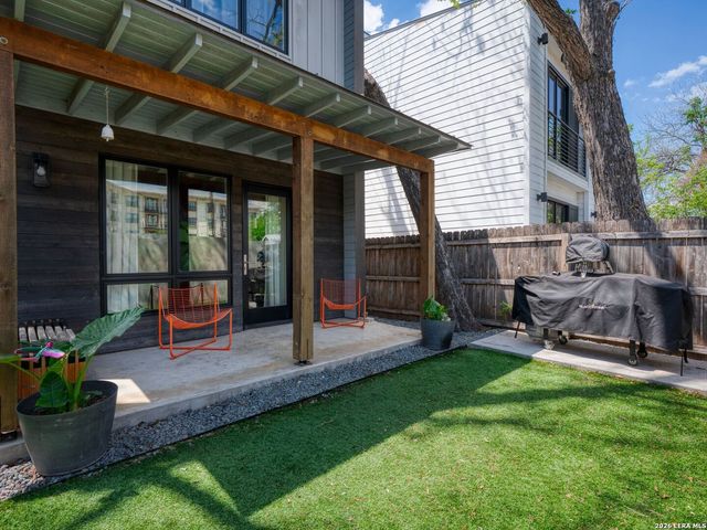 325 LAVACA ST, San Antonio, TX 78210