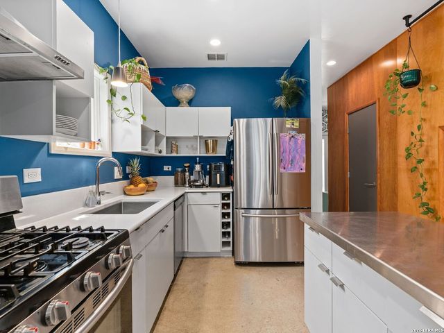 325 LAVACA ST, San Antonio, TX 78210