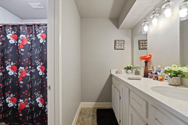 6354 Creekbend Drive 104, Houston, TX 77096