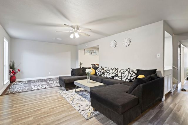 6354 Creekbend Drive 104, Houston, TX 77096