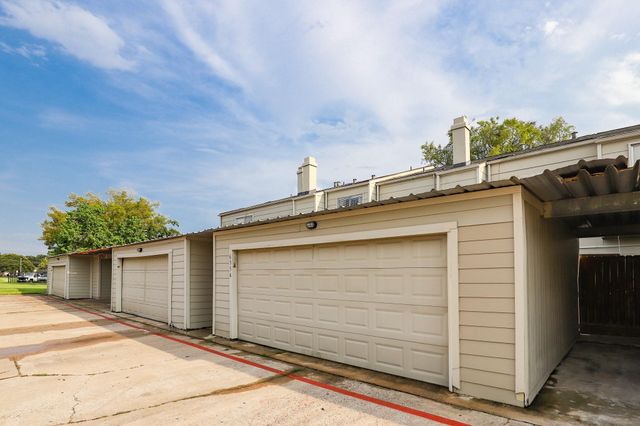 6354 Creekbend Drive 104, Houston, TX 77096