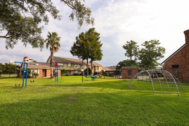 6354 Creekbend Drive 104, Houston, TX 77096