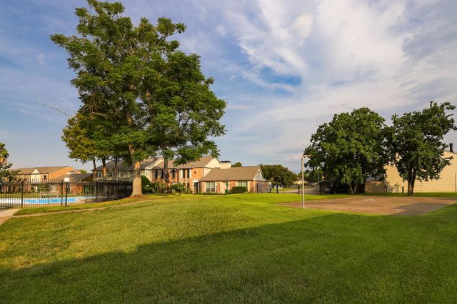 6354 Creekbend Drive 104, Houston, TX 77096