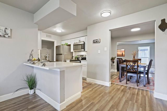 6354 Creekbend Drive 104, Houston, TX 77096