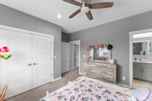 3717 N BIRCHWOOD Avenue, Davenport, IA 52806