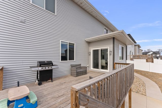 3717 N BIRCHWOOD Avenue, Davenport, IA 52806