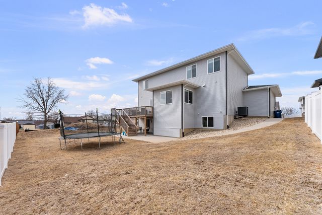 3717 N BIRCHWOOD Avenue, Davenport, IA 52806