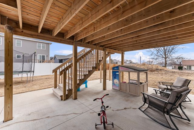 3717 N BIRCHWOOD Avenue, Davenport, IA 52806