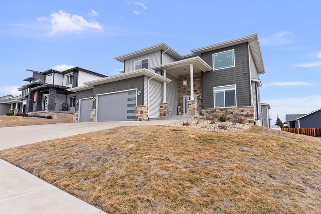 3717 N BIRCHWOOD Avenue, Davenport, IA 52806