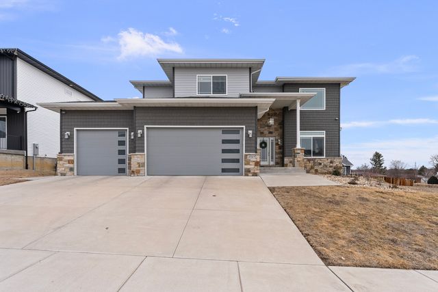 3717 N BIRCHWOOD Avenue, Davenport, IA 52806