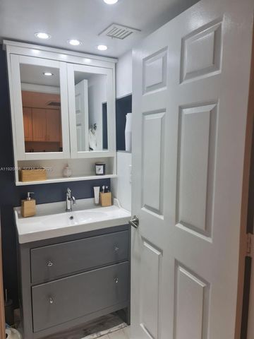 999 Brickell Bay Dr 206, Miami, FL 33131