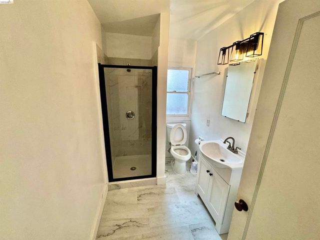 33 E Home Place, Oakland, CA 94610
