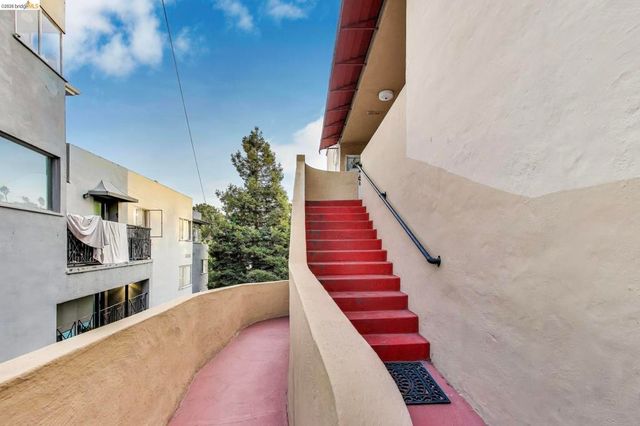 33 E Home Place, Oakland, CA 94610