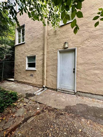 33 E Home Place, Oakland, CA 94610
