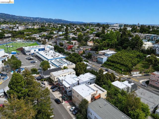 33 E Home Place, Oakland, CA 94610