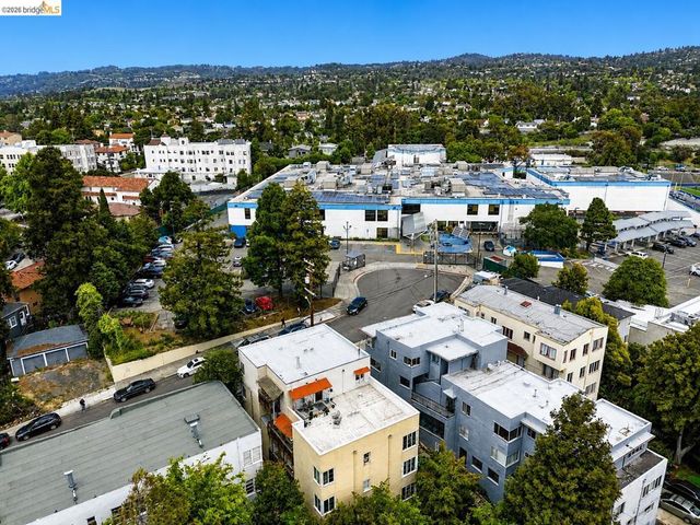 33 E Home Place, Oakland, CA 94610