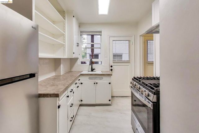33 E Home Place, Oakland, CA 94610