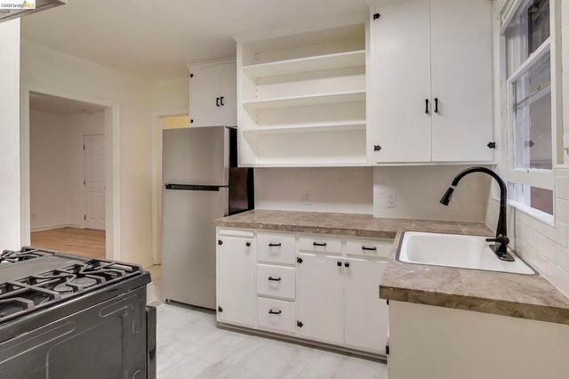 33 E Home Place, Oakland, CA 94610