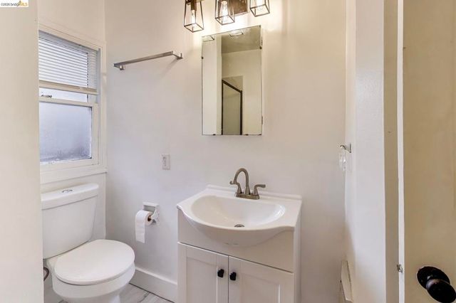33 E Home Place, Oakland, CA 94610