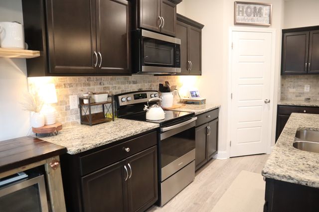 1079 Eagles View Dr, Clarksville, TN 37040