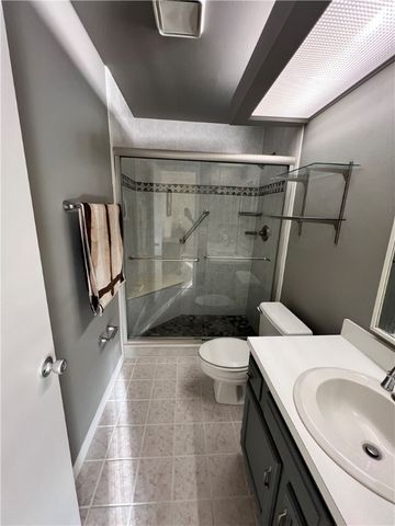 2 Vista Gardens Trail 202, Vero Beach, FL 32962