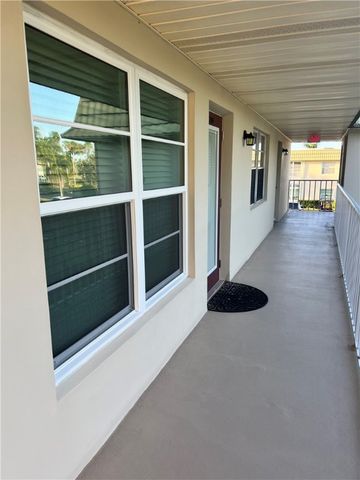 2 Vista Gardens Trail 202, Vero Beach, FL 32962