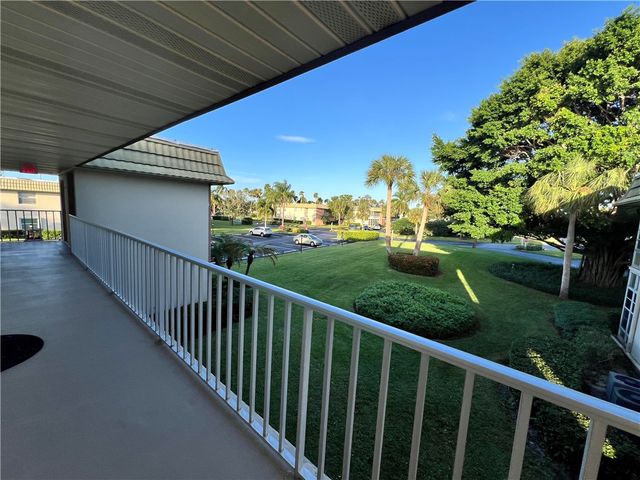 2 Vista Gardens Trail 202, Vero Beach, FL 32962