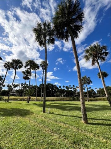 2 Vista Gardens Trail 202, Vero Beach, FL 32962