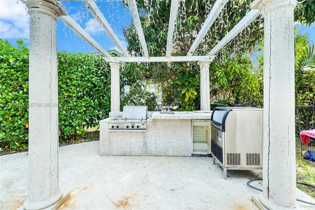 21405 SW 97th Pl, Cutler Bay, FL 33189