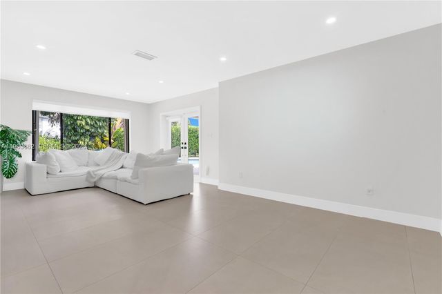 21405 SW 97th Pl, Cutler Bay, FL 33189