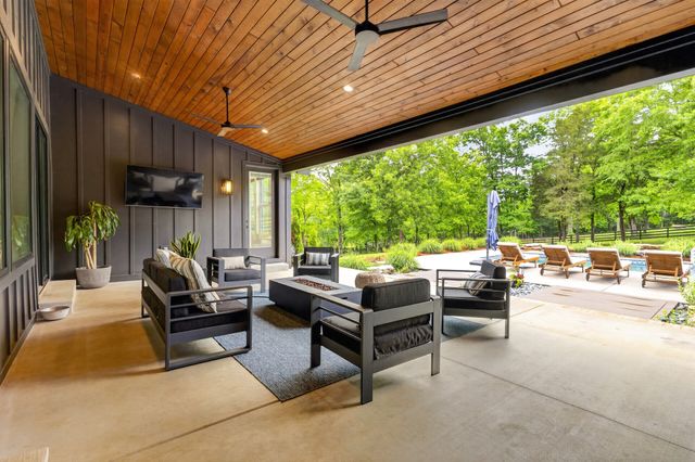 9168 Patterson Rd, Rockvale, TN 37153