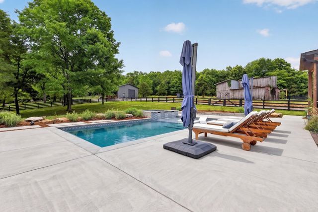 9168 Patterson Rd, Rockvale, TN 37153