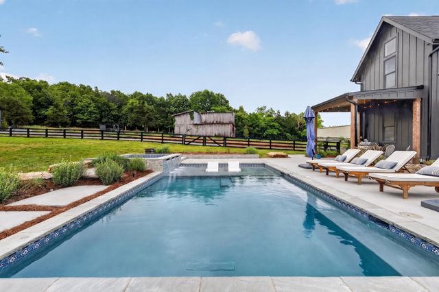 9168 Patterson Rd, Rockvale, TN 37153