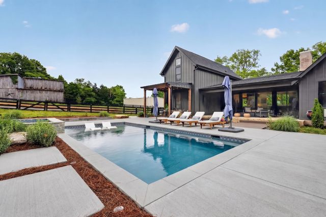 9168 Patterson Rd, Rockvale, TN 37153