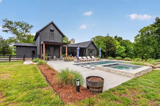 9168 Patterson Rd, Rockvale, TN 37153