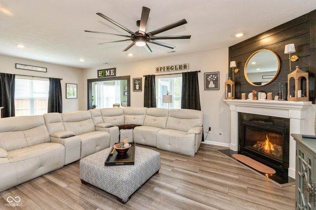 910 Borealis Drive, Franklin, IN 46131