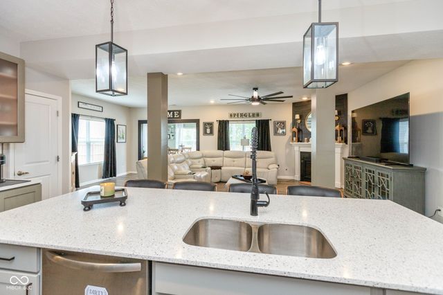 910 Borealis Drive, Franklin, IN 46131