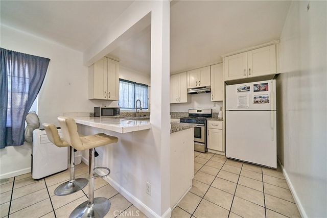 3011 W View, Los Angeles, CA 90016