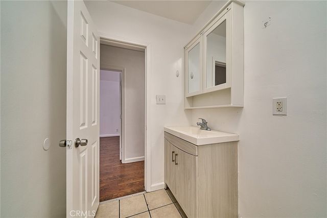3011 W View, Los Angeles, CA 90016