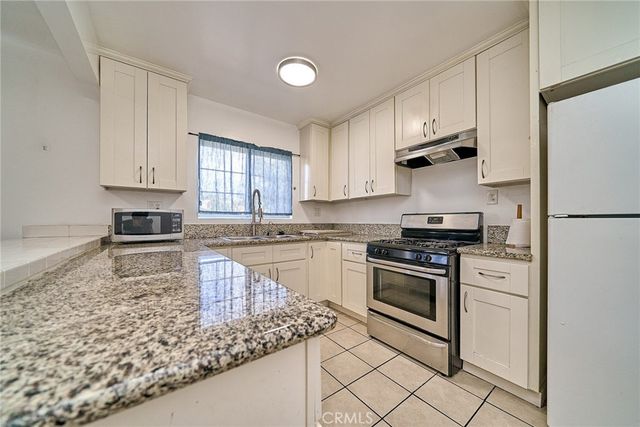 3011 W View, Los Angeles, CA 90016