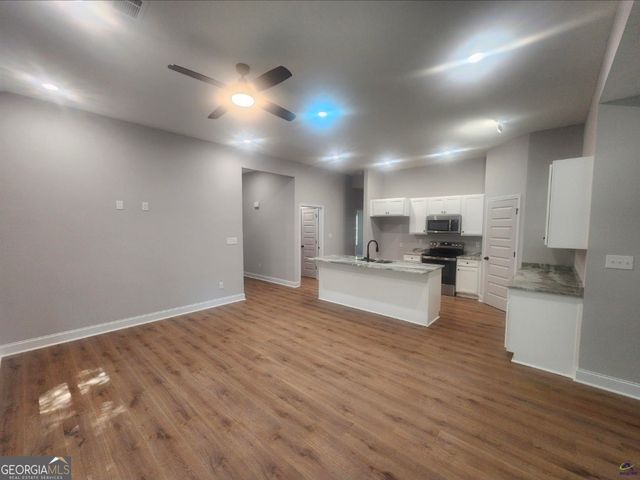 102 Silver Maple Court, Byron, GA 31008