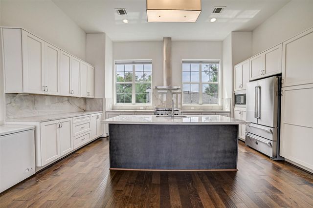 1010 Savannah Cedar Lane, Houston, TX 77043