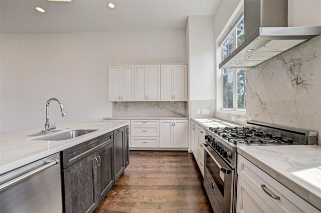1010 Savannah Cedar Lane, Houston, TX 77043