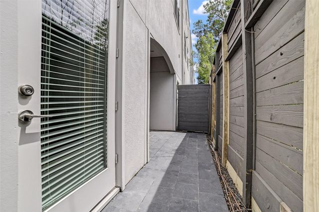1010 Savannah Cedar Lane, Houston, TX 77043