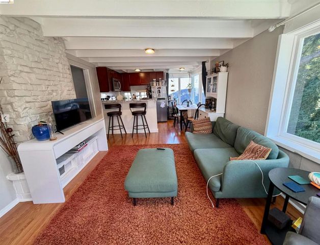 368 Adams St, Oakland, CA 94610