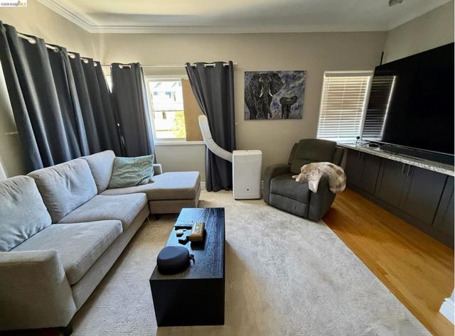 368 Adams St, Oakland, CA 94610