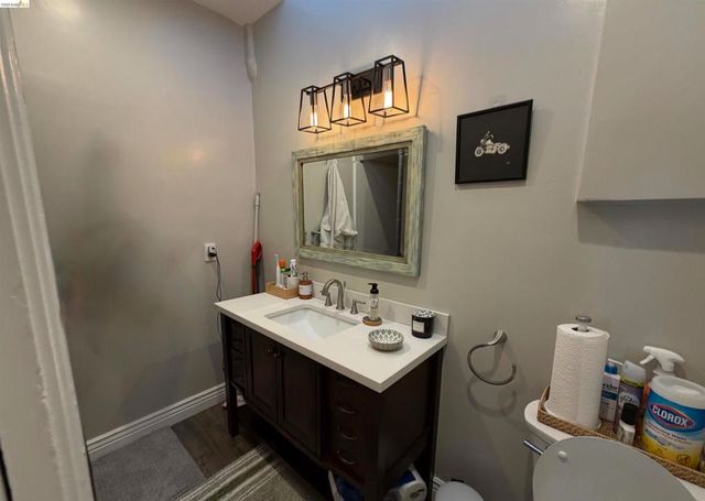 368 Adams St, Oakland, CA 94610