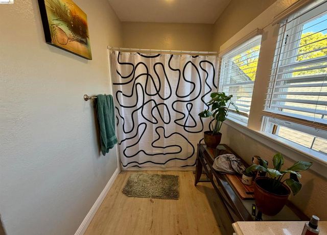 368 Adams St, Oakland, CA 94610