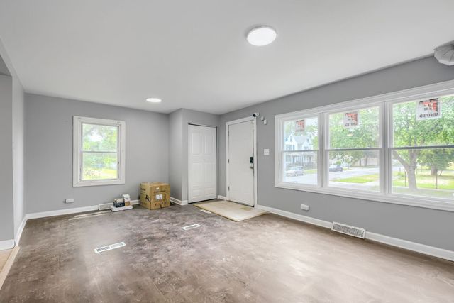 12025 S Prairie Avenue, Chicago, IL 60628